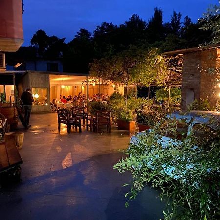 Amare Ristorante Locanda Certosa di Pavia Exteriör bild