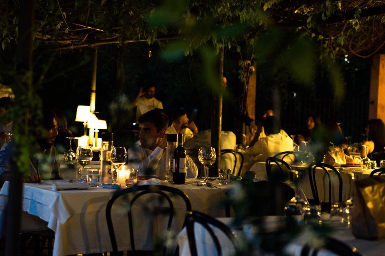Amare Ristorante Locanda Certosa di Pavia Exteriör bild