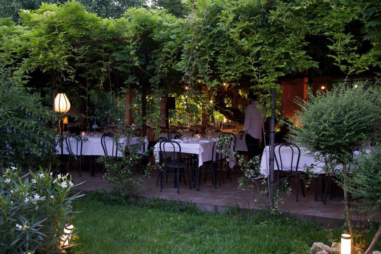 Amare Ristorante Locanda Certosa di Pavia Exteriör bild
