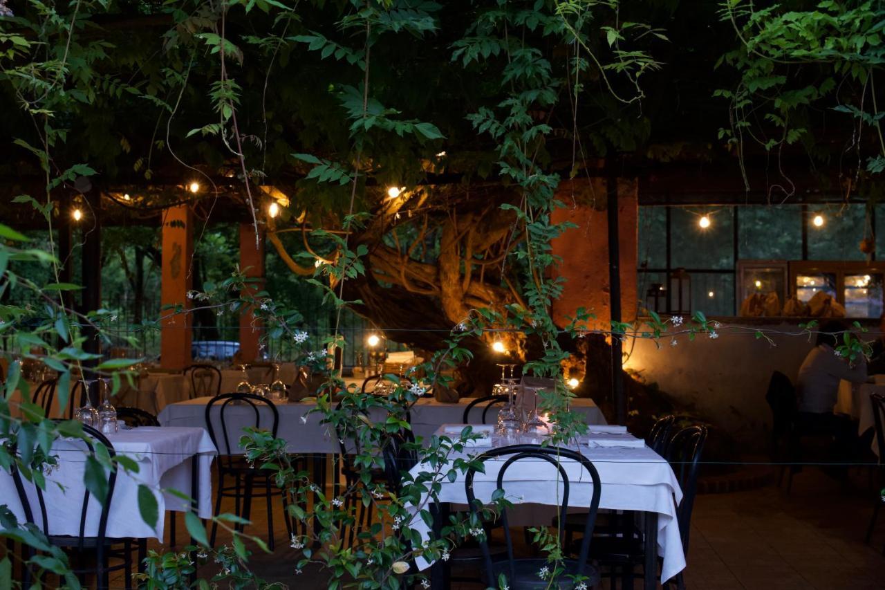 Amare Ristorante Locanda Certosa di Pavia Exteriör bild