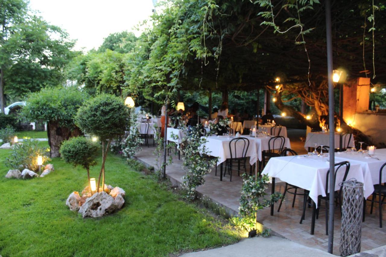 Amare Ristorante Locanda Certosa di Pavia Exteriör bild